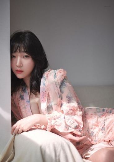 美女自拍深夜在被窝里面做爱-详情手机在线看