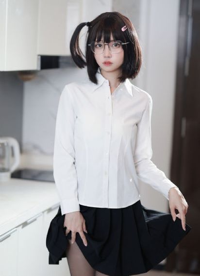 伸进她的小内裤疯狂揉摸小说-精品视频有字幕完整版